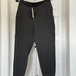 Gray High-Waisted Leggings with Pockets